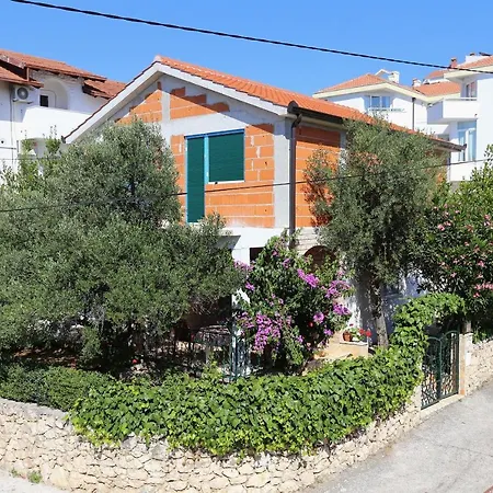 Apartment By The Sea Okrug Gornji, Ciovo - 1111